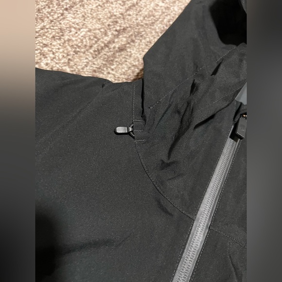 North face Rain Jacket in Black - Picture 10 of 12